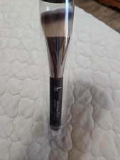 IT Cosmetics Heavenly Luxe Bye Bye Foundation Brush No.22 - Sealed