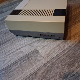 Nintendo NES Action Set In Scatola Quasi Completo CIB Testato Senza Manuali