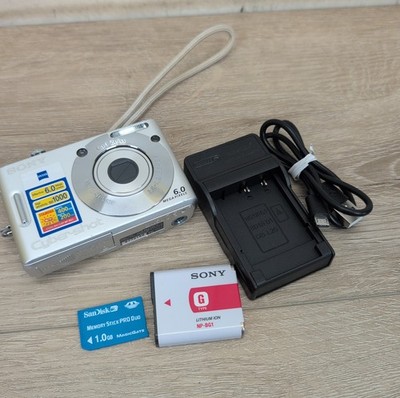 Sony Cyber-shot DSC-W30 6.0MP Digital Camera Silver W/ Battery, Charger & Card