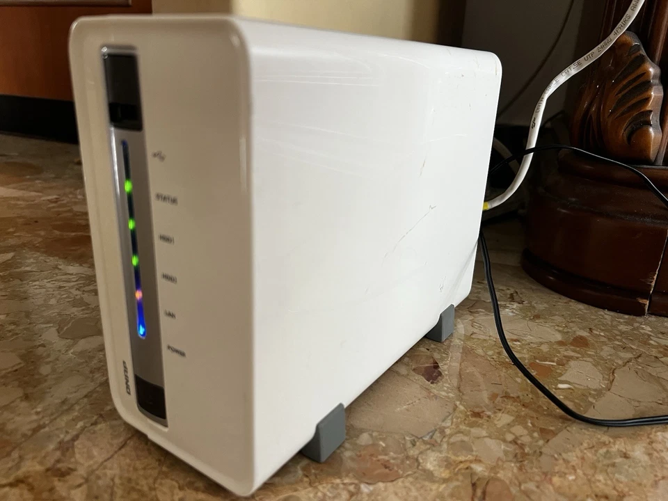 NAS QNAP TS-212P 2x 0,5GB RED HDD LAN 1Gb Usato pochissimo - Immagine 2 di 2