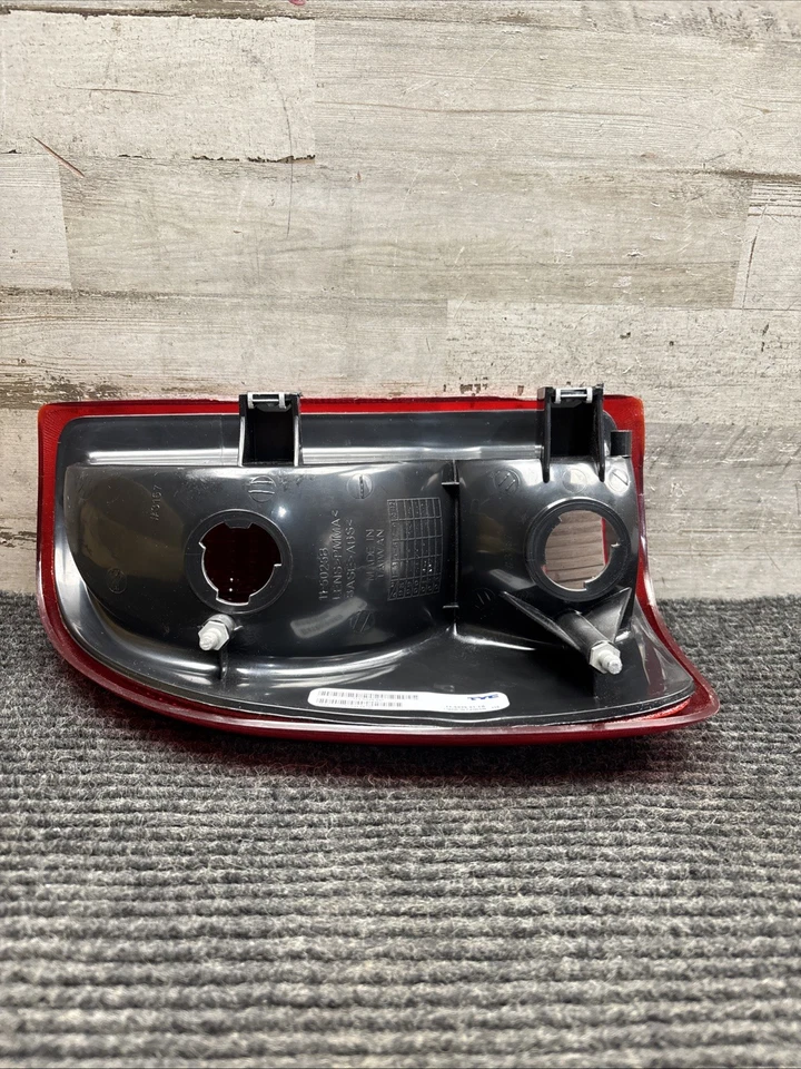 Conjunto de luz trasera - regular TYC 11-5025-01 para Dodge Dakota 97-04 Foto 4 de 4