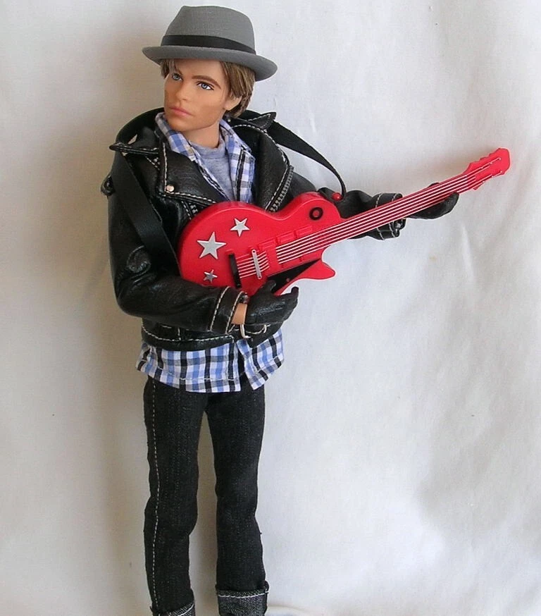 Guitarrista de Rock Articulado Barbie Ken Steve Trevor Chris Pine con Soporte SIN CAJA Foto 3 de 4