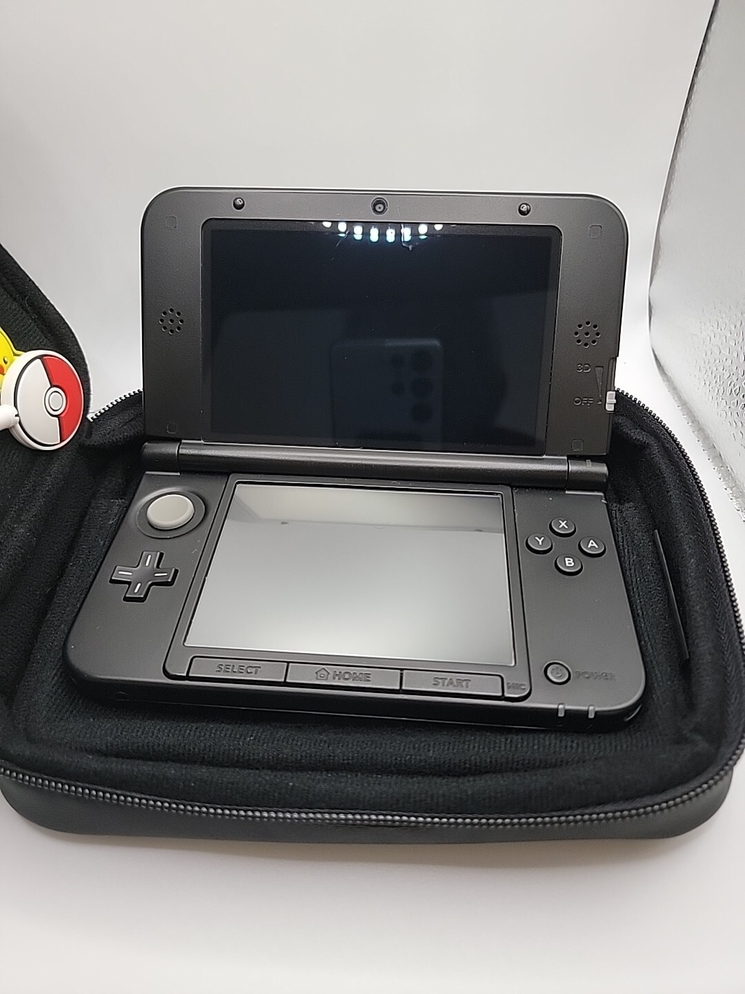 Nintendo 3DS XL Bundle 18 3DS Games, Case + Charger + Stylus Black