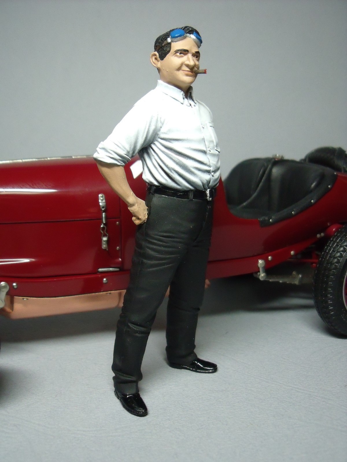 Figurine Barney Oldfield 1/18 pour revivre la légende des pionniers du circuit