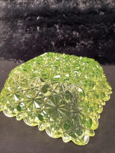 EAPG Vaseline Glass Daisy And Buttons Square Dish Yellow - Picture 3 of 7
