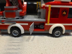 LEGO CITY: Fire Ladder Truck (60107) Complete With Box & Manual Retired 2016