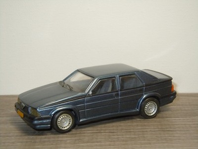 Alfa Romeo 75 - Alezan France - 1:43 *74728