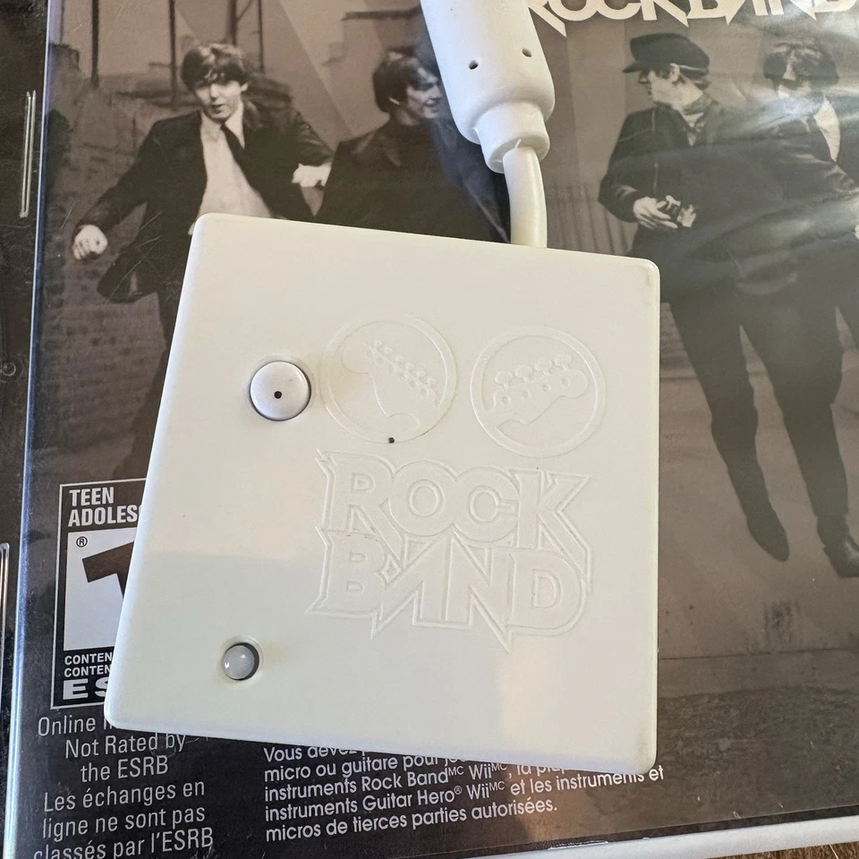 Rock Band Fender Stratocaster Wii Guitar with  DONGLE & 5 Game Microphone Bundle - Image 4 of 4