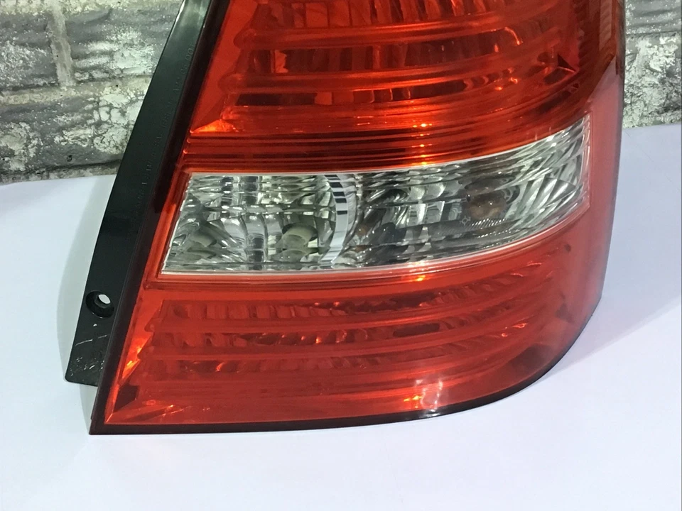 Luz trasera derecha Kia Sorento 2007 2008 2009 (lado del pasajero) OEM Foto 4 de 4