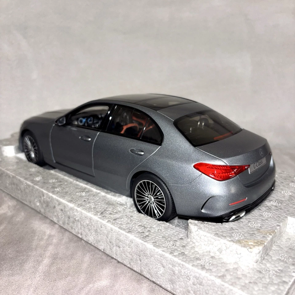 Mercedes Benz C Klasse W206 1/18 NZG Grey Magno - Immagine 4 di 4