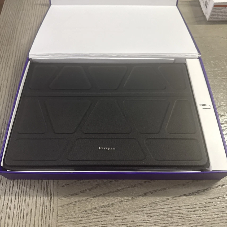 Targus THZ861US Pro-Tek Universal 9-11 Rotating Keyboard Case for 9" to 10.5" Ta - Image 3 of 4