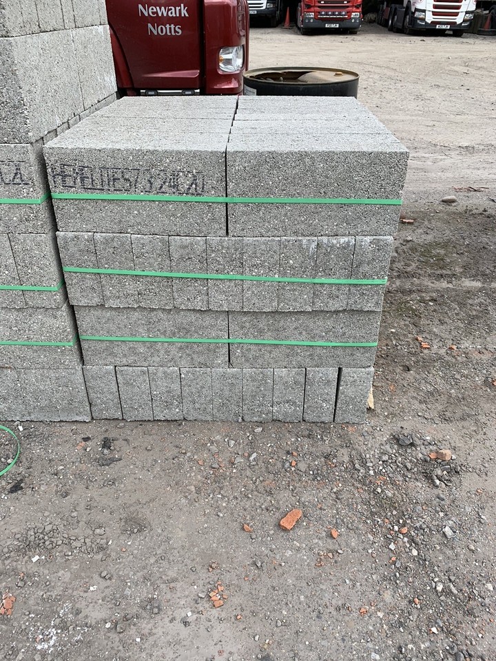 Per Blocks 100m 7.3n Medium Dense Concrete Blocks 72 Per Pack 440x215x100m @ £85 ...