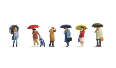 NEW  HO scale NOCH Figures 15523 Standing People in the Rain with Umbrellas
