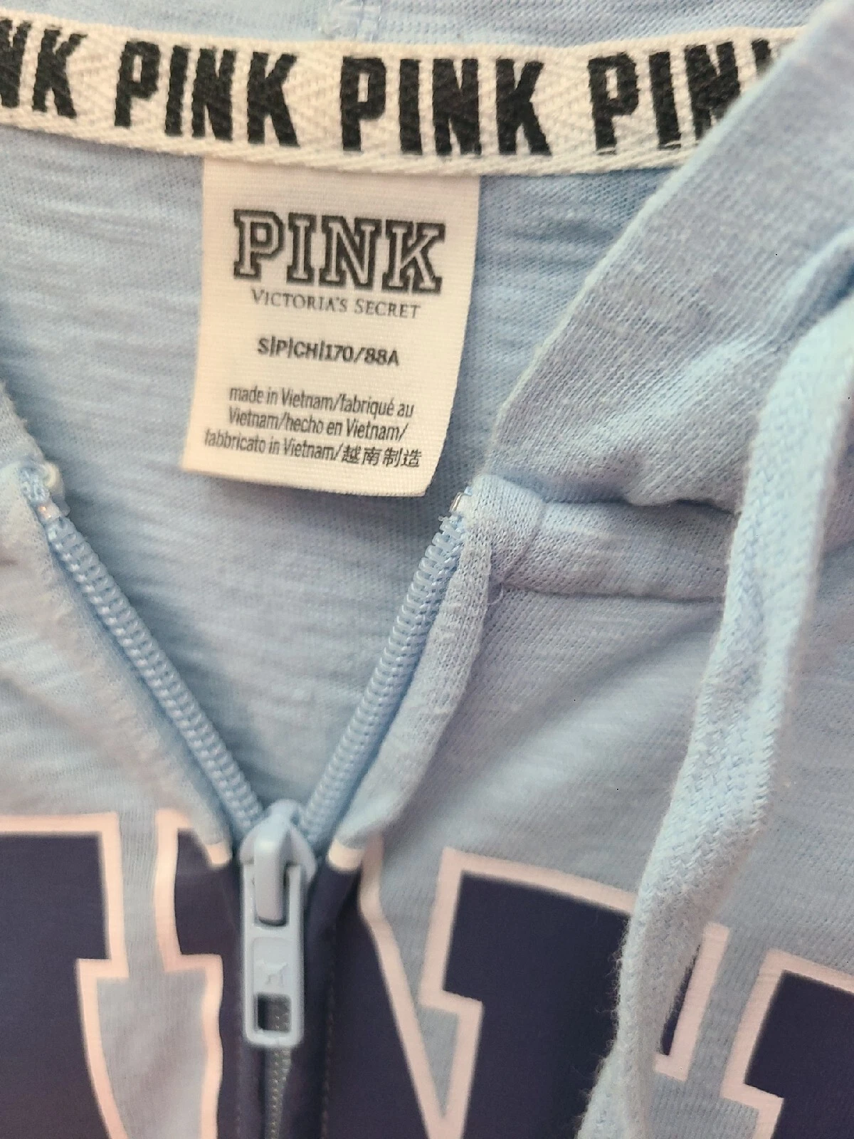 UNDERCOVER Felpa con cappuccio rosa giacca blu con cerniera