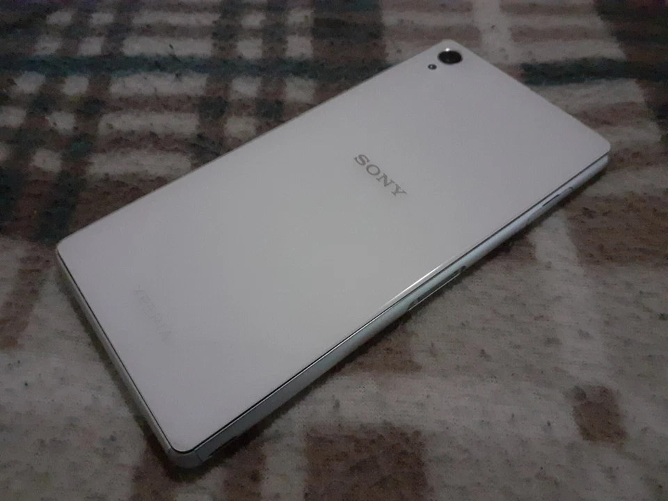 Sony Xperia Z3 D6603 Bianco per parti di ricambio - Immagine 3 di 4