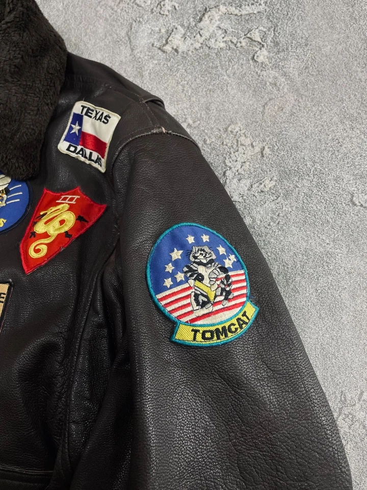 Jaqueta de Couro Masculina Vintage Top Gun Azul Marinho G-1 Multi Patch TomCat Tamanho GG EUA - Imagem 4 de 4