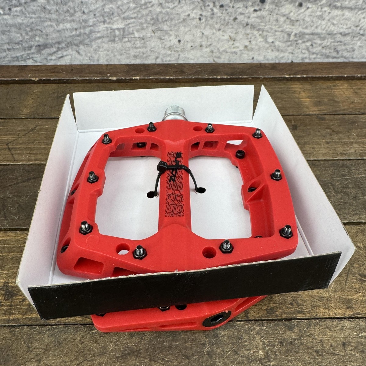 Supacaz Smash Flat Platform Bike Pedals 9/16 Red Composite Pair