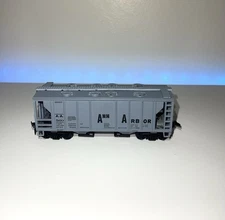 Roundhouse HO Ann Arbor 2-Bay Covered Hopper #1467