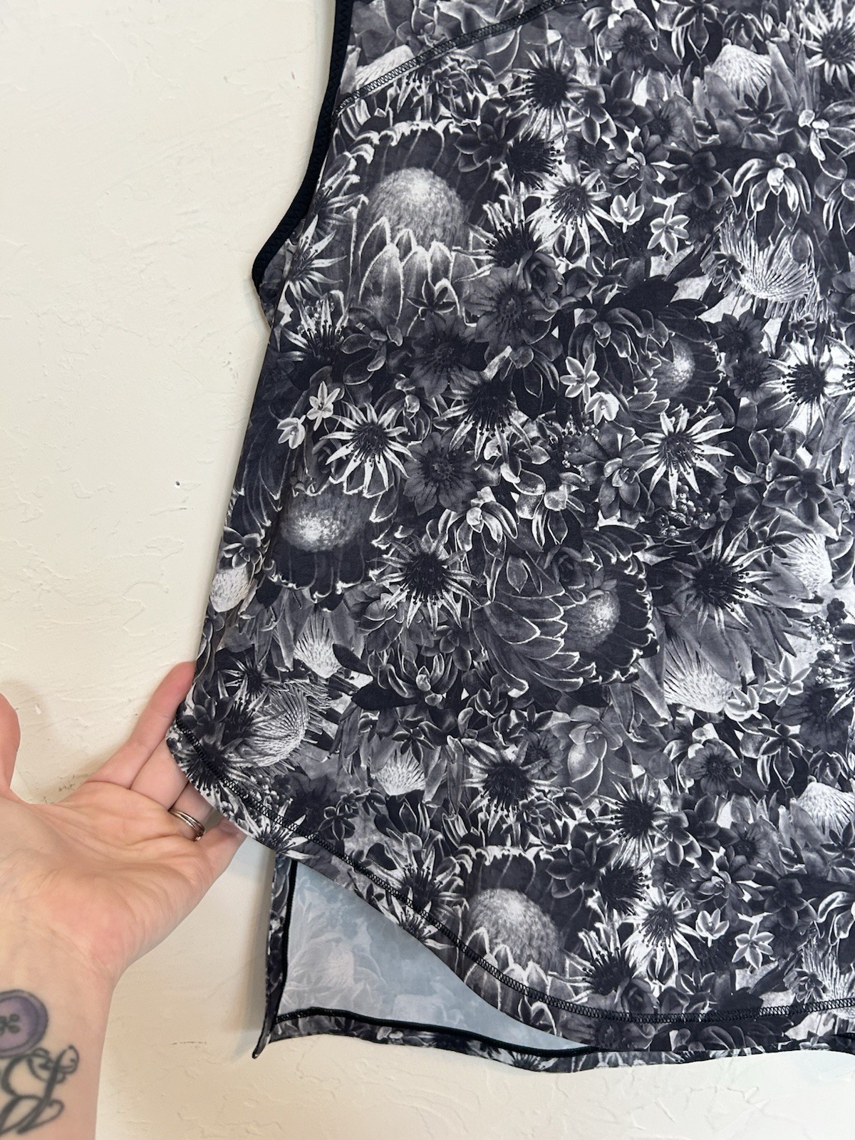 Lululemon Flowabunga Run Split Singlet Dark Flora… - image 3