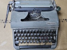 Ancienne machine à écrire Olympia QWERTY