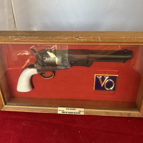 Raro revólver Seagrams 44 CAL Baby Dragoon 1860 VO Canadian Shadowbox Display