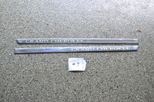 2005-2010 Jeep Grand Cherokee Passenger Driver Door Trim Molding Oem
