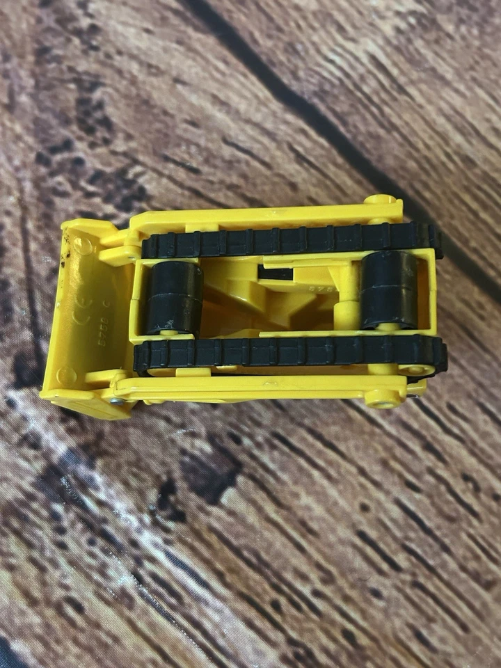 CAT BULLDOZER 1/48 O SCALE YELLOW PLASTIC - Image 3 of 4