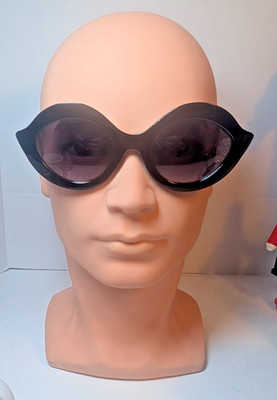 Betsey Johnson Oversized Cat Eye Sunglasses Very Nice Pre-owned