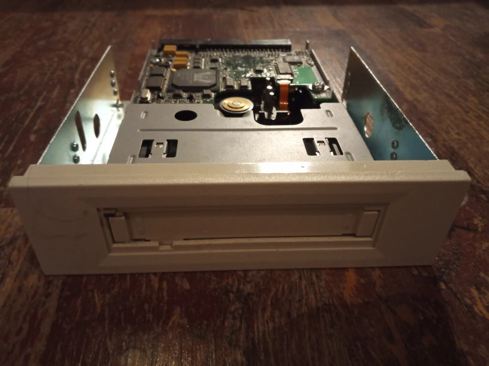 Seagate Travan 20 IDE Drive STT2401A mit PCI IDE Karte