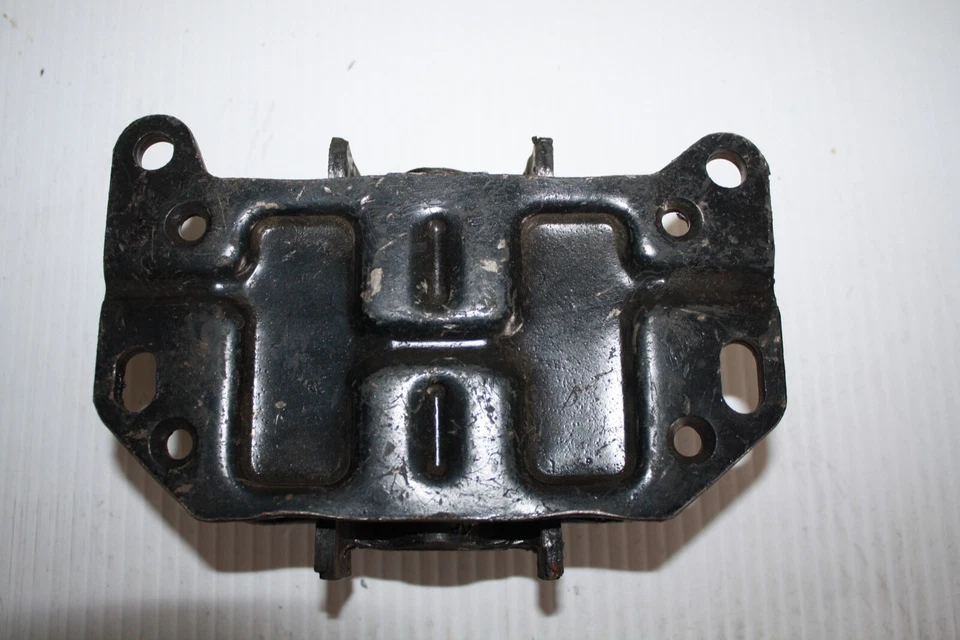GM 490784 FRONT MOTOR MOUNT NOS 1973-75 PONTIAC CATALINA, BONNEVILLE, GRANDVILLE - Image 3 of 3