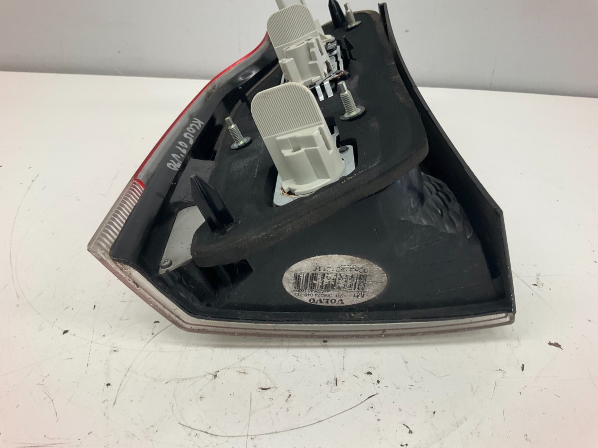 05-07 Volvo V70 XC70 Right Rear Lower Tail Light Assembly 05-07 Volvo V70 XC70 Right Rear Lower Tail Light Assembly