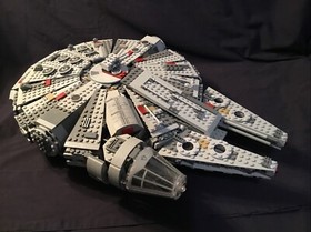 LEGO Star Wars: Millennium Falcon (75105) 99% Complete Box Instructions Figures