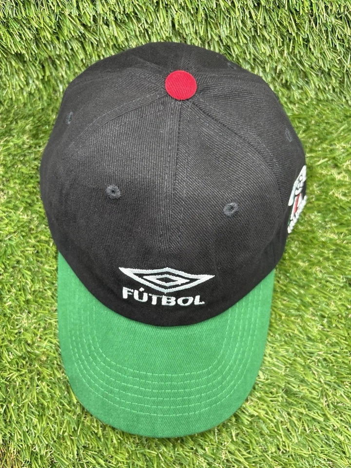 Umbro Talismán Fútbol Negro Verde Snapback Sombrero Fútbol Logo Gorra Ajustable Foto 2 de 4