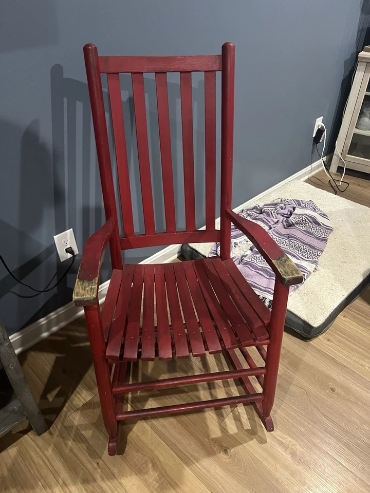 Mecedora Troutman fabricada en madera maciza en excelente estado bonita pieza Foto 3 de 3