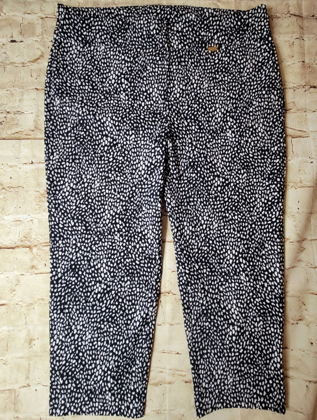 I.N.C. NWOT Women Size 16 Capri Pants Black/white Stretch