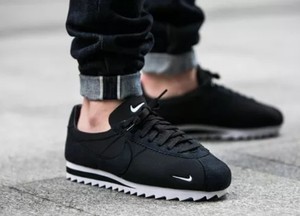 nike tiburon negras nike tiburon negras