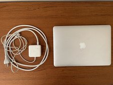 Apple MacBook Air 13.3 inch, Early 2015  256GB SSD, Core i5, Silver, A1466