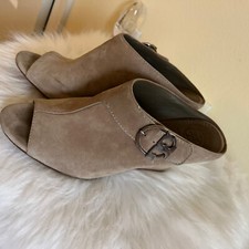 TORY BURCH- SIZE 8.5 GRANT TAUPE BEIGE Open-Toe Suede Wedge BUCKLE Mule