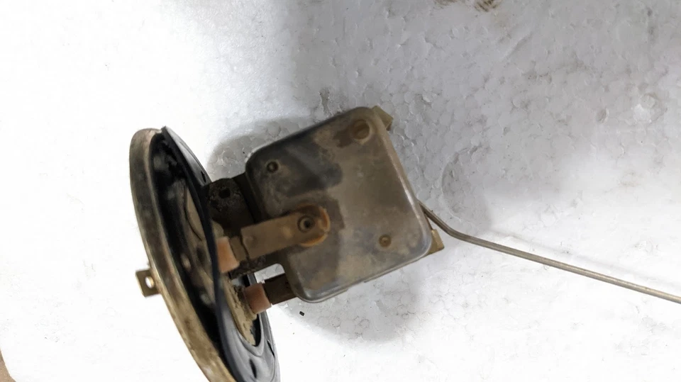 UNIDAD DE ENVÍO DE TANQUE DE COMBUSTIBLE ROLLS ROYCE SILVER SHADOW II UR20049 Foto 2 de 3