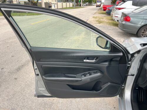 2022 Nissan Altima - Picture 14 of 26