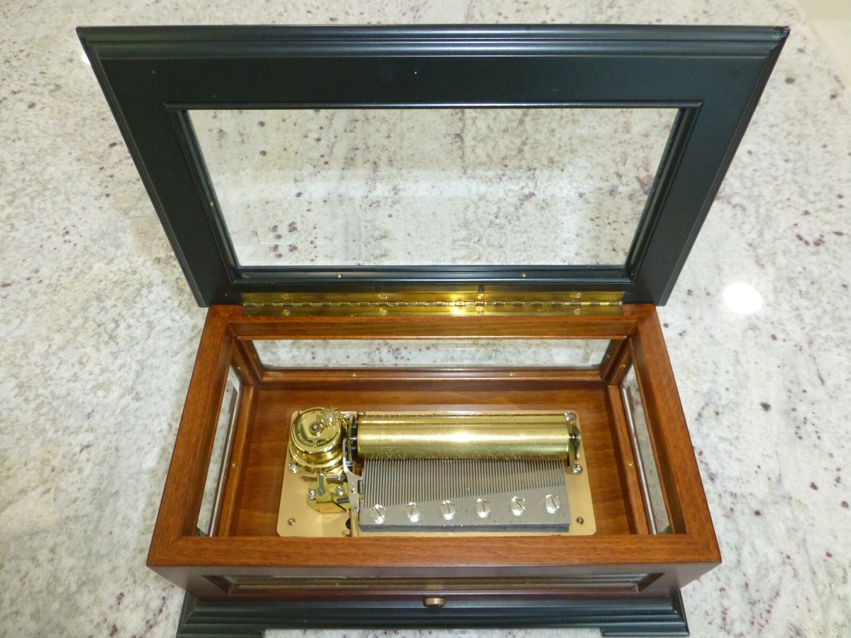 Vintage Reuge Swiss Sainte Croix 72 /3 Keys Music Box (Watch The