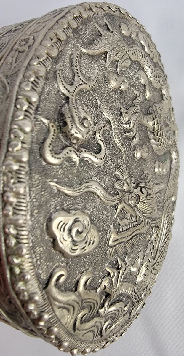 お値下げ❣️中国の古い器 動物いっぱい!可愛い ドラゴン ヴィンテージ Chinese Silver Round Dragon Box w/ Mirror Repousse .925