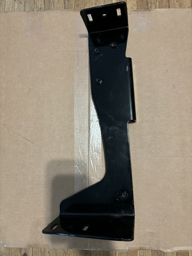 OEM MACK LEFT PASSENGER SIDE STEP BRACKET P/N 22879071 - Afbeelding 1 van 3