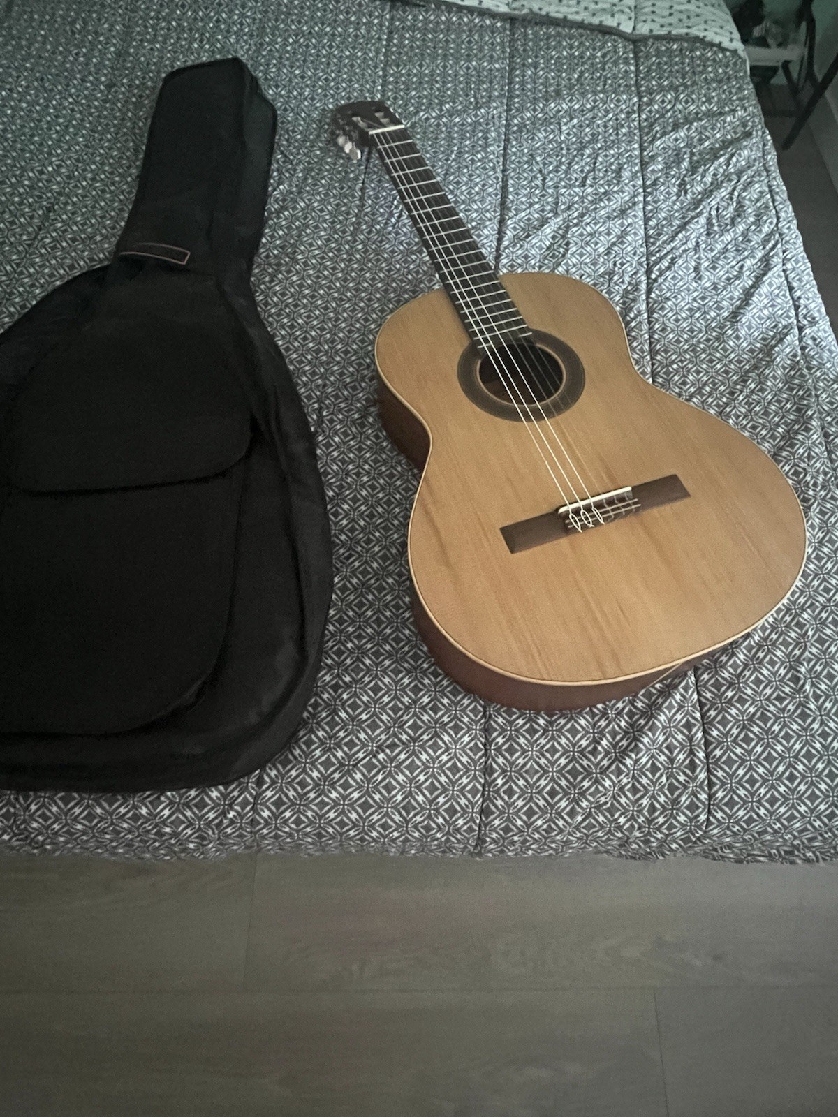 Guitare classique Fender Student pour apprendre la musique à la maison