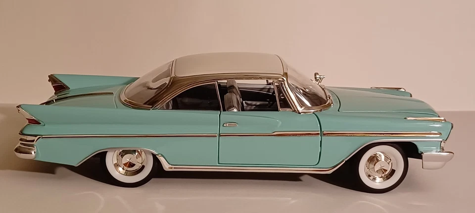 1961 Desoto Adventurer - Road Signature - 1/18 - Светло-зеленый с белым верхом. - Изображение 2 из 4