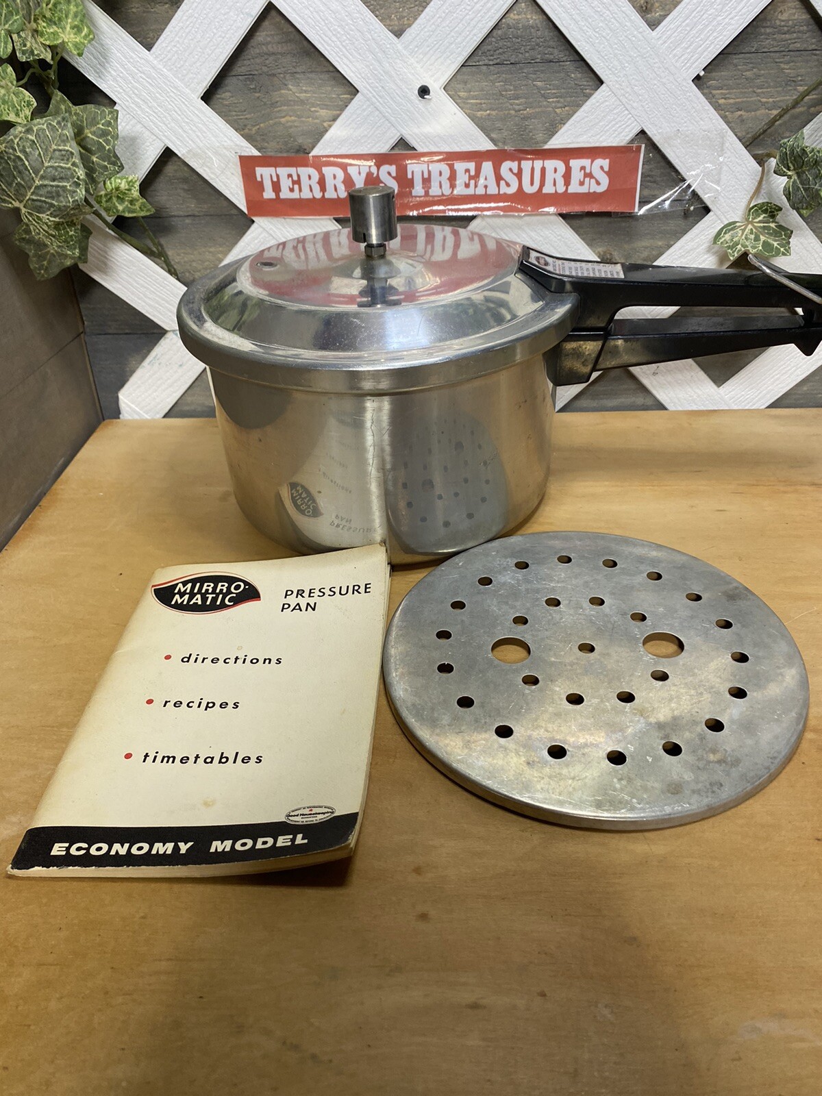 Vintage MirroMatic 4 Qt Pressure Cooker M0404 Jiggler, Rack