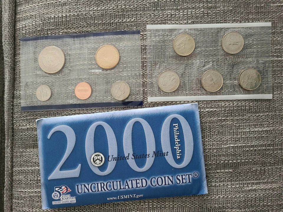 2000 United States Mint Uncirculated Coin Set. Philadelphia & Denver - Image 2 of 3
