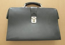 Valigia Vintage anni '60 '70 similpelle nera 42cm  x 29cm x 11cm con chiave