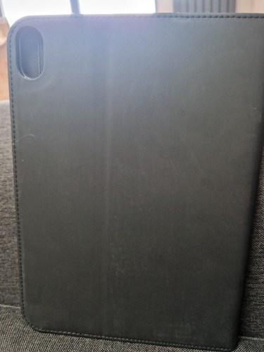Goji iPad 10th Generation Starter Kit Case BOX NOT INCLUDED Black FREE POSTAGE - Picture 2 of 6