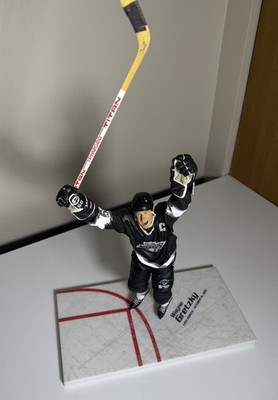 McFarlane NHL Legends Series 1 Wayne Gretzky La Kings 2004 Collectible Figure